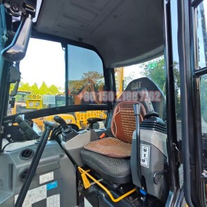 CAT® 302 CR Mini 2 ton Excavator With Blade/Extendable Chassis | Shanghai KASTO for Family/ Farming