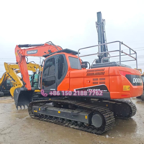 Doosan DX225 (4)