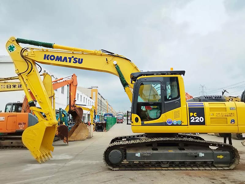 Komatsu-pc220